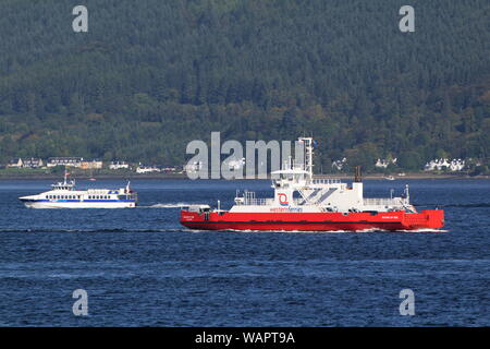 Son de MV Seil (ouest de Ferries, sur la droite), et MV Flyer Argyll Argyll (Ferries, à gauche), sur leurs passages respectifs sur le Firth of Clyde. Banque D'Images