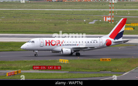 DUSSELDORF, ALLEMAGNE - le 26 mai 2019 : Hop Airlines Embraer 170ER (CN 9) taxi à l'aéroport de Düsseldorf. Banque D'Images