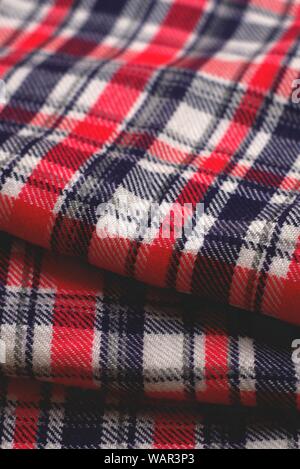 Rouge, bleu et blanc motif tartan tissu. Détail de Texture close up. Banque D'Images