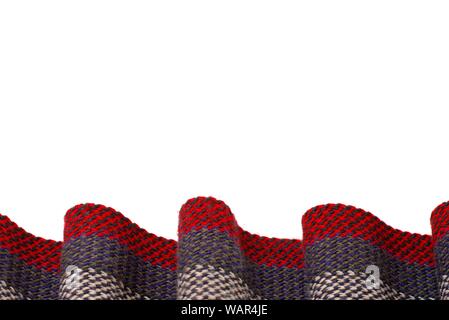 Rouge, gris et blanc foulard rayé. Le volume et la texture des fils peut être clairement vu. L'abondance de l'espace de copie. Banque D'Images