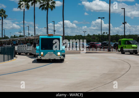 Orlando, FL/USA-8/20/19 : Tram à l'entrée du stationnement au Disney's Hollywood Studios. Banque D'Images