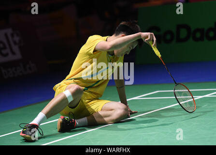 Bâle, Suisse. Août 21, 2019. Lee Cheuk Yiu de Chine à Hong Kong réagit au cours de la deuxième ronde du tournoi match contre Chen Long, de la Chine à la BWF Championnats du Monde 2019 à Bâle, Suisse, le 21 août, 2019. Jundong Crédit : Li/Xinhua/Alamy Live News Banque D'Images