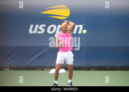 New York, USA. Août 21, 2019. Joueur de tennis espagnol Rafael Nadal au cours de formation ouvert à l'US Open à New York aux États-Unis le mercredi 21 août : Brésil Crédit Photo Presse/Alamy Live News Banque D'Images