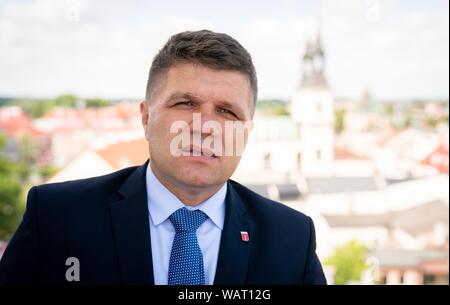 Wielun, Pologne. 09Th Aug 2019. Pawel Okrasa, Maire de Wielun, parle dans une interview avec des journalistes de l'agence de presse allemande (dpa) de la destruction et de la cérémonie de commémoration à venir dans sa ville de Wielun le 1 septembre. La première des bombes sont tombées sans une déclaration de guerre à la petite ville de Wielun non loin de la frontière. La première des bombes sont tombées sans une déclaration de guerre à la petite ville de Wielun non loin de la frontière. (Dpa histoire : 80 ans après le début de la Deuxième Guerre mondiale) Credit : Kay Nietfeld/dpa/Alamy Live News Banque D'Images