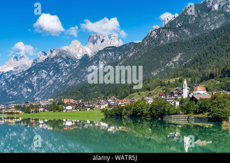 Lac de Santa Caterina ou Auronzo Lake dans la province de Belluno, Italie Banque D'Images