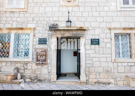 Opatska Riznica, l'Évêque au Conseil du Trésor, de la vieille ville, de la ville de Korcula, l''île de Korcula, Dalmatie, Croatie Banque D'Images