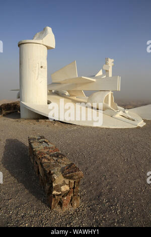 Mitzpe Moav. Mitzpe Mo'av. (Mo'av Lookout). Yigal Tumarkin's monument sur le site appelé Mitzpe Moav à Arad. Arad. Israël. Banque D'Images