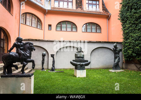 Dans le jardin de sculptures du célèbre inluding "mère de Croates' dans l'Atelier Ivan Mestrovic, Ville Haute, Zagreb, Croatie Banque D'Images