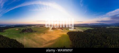 Lever du soleil à Dietramszell, Tolzer Terre, vue aérienne, Upper Bavaria, Bavaria, Germany Banque D'Images