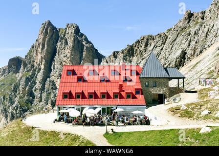 Tierser-Alpl-Hutte hutte de montagne ci-dessous le Rosszahne, Parc Naturel Schlern-Rosengarten, Dolomites, Tyrol du Sud, Italie Banque D'Images