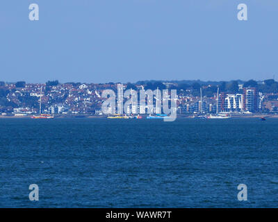 Sheerness, Kent, UK. Le 22 août, 2019. Huit Clipper Round the World Race yachts amarrés au large de la jetée de Southend, La nuit avec un autre 3 se joindre à eux de Margate ce matin comme ils font leur chemin à partir de Gosport à Londres prête pour le début de cette année, la course au 1er septembre. Credit : James Bell/Alamy Live News Banque D'Images