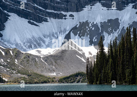 Vue panoramique du lac Rawson dans les Rocheuses en Alberta. Banque D'Images