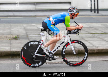 PR Cervelo Frameset; cadre de vélo, roues de vélo de gros plan, roues de vélo de route, vélos professionnels, jeux de roues, logo Liverpool, Triathlon, Royaume-Uni Banque D'Images