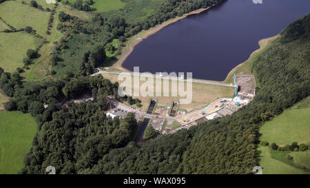 Vue aérienne des travaux exécutés à Lindley Wood réservoir, Lindley. près de Farnley, Otley, Yorkshire Banque D'Images