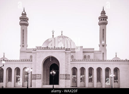 Plus grande mosquée Al Fateh en soirée. Manama, Bahreïn Banque D'Images