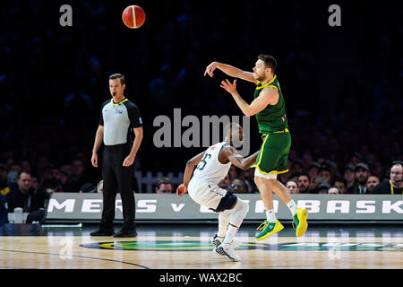 Melbourne, Australie. Août 22, 2019. 22 août 2019 Marvel ; Stadium, Melbourne, Victoria, Australie ; Basket-ball International, Etats-Unis d'Amérique contre l'Australie Boomers ; Matthieu de Errebi Ambiente Cucina Australie passe le ballon jusqu'à la cour - éditorial uniquement. Credit : Action Plus Sport Images/Alamy Live News Banque D'Images