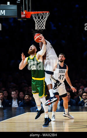 Melbourne, Australie. Août 22, 2019. 22 août 2019 Marvel ; Stadium, Melbourne, Victoria, Australie ; Basket-ball International, Etats-Unis d'Amérique contre l'Australie Boomers ; Aron Baynes d'Australie a son tir bloqué sous le panier - éditorial uniquement. Credit : Action Plus Sport Images/Alamy Live News Banque D'Images