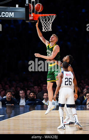 Melbourne, Australie. Août 22, 2019. 22 août 2019 Marvel ; Stadium, Melbourne, Victoria, Australie ; Basket-ball International, Etats-Unis d'Amérique et l'Australie ; Boomers Landale Jock de l'Australie établit jusqu'à 2 points - éditorial uniquement. Credit : Action Plus Sport Images/Alamy Live News Banque D'Images