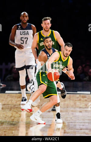 Melbourne, Australie. Août 22, 2019. 22 août 2019 Marvel ; Stadium, Melbourne, Victoria, Australie ; Basket-ball International, Etats-Unis d'Amérique contre l'Australie Boomers ; Chris Goulding de l'Australie se décompose cour avec la balle - éditorial uniquement. Credit : Action Plus Sport Images/Alamy Live News Banque D'Images