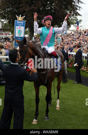 L''hippodrome de York, au Royaume-Uni. Le 22 août, 2019. Activer monté par Frankie Dettori remporte le, Darley Yorkshire Oaks, 2019 Allstar Crédit : photo library/Alamy Live News Banque D'Images