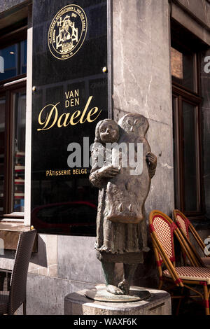 La sculture Printenmaedchen devant le café Daele, Aix-la-Chapelle, Rhénanie du Nord-Westphalie, Allemagne. das Printenmaedchen, Skulptur vor dem Cafe Daele, UN Banque D'Images