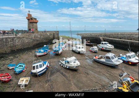 Le port de Lynmouth à marée basse, Lynmouth est un village dans le Devon, en Angleterre, à l'extrémité nord de l'Exmoor. Banque D'Images