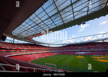 En face de visite de l'Emirates Stadium à Londres, Royaume-Uni montrant l'Arsenal Arsenal arsenal ou shop et la vente de billets. Banque D'Images