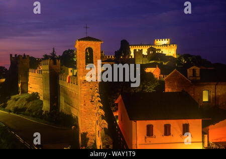 Italie Marches Gradara avec vue sur le château de Paolo e Francesca Banque D'Images