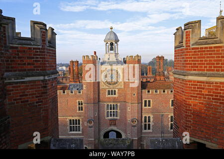 Anne Boleyn et Tour horloge astronomique, Tour sur le toit, le Palais de Hampton Court, East Molesey, Surrey, Angleterre, Grande-Bretagne, Royaume-Uni, UK, Europe Banque D'Images