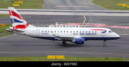 DUSSELDORF, ALLEMAGNE - le 26 mai 2019 : British Airways Embraer 170 SU (CN 300) taxi à l'aéroport de Düsseldorf. Banque D'Images