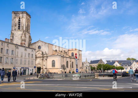 La Rochelle, France - May 08, 2019 : l'église St Sauveur dans le port de La Rochelle dans la région de France