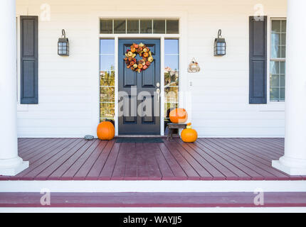 Décoration automne orne belle façon d'entrée de la maison. Banque D'Images