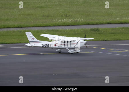 DUSSELDORF, ALLEMAGNE - le 26 mai 2019 : Cessna 182 Skylane TC taxi à l'aéroport de Düsseldorf. Banque D'Images