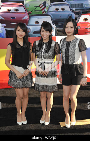 LOS ANGELES, CA. 18 juin 2011 : groupe pop japonais parfum à la première de 'Cars 2' au El Capitan Theatre, à Hollywood. © 2011 Paul Smith / Featureflash Banque D'Images