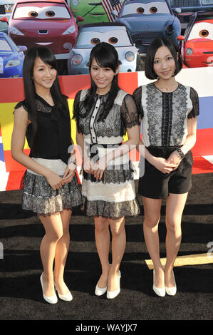 LOS ANGELES, CA. 18 juin 2011 : groupe pop japonais parfum à la première de 'Cars 2' au El Capitan Theatre, à Hollywood. © 2011 Paul Smith / Featureflash Banque D'Images