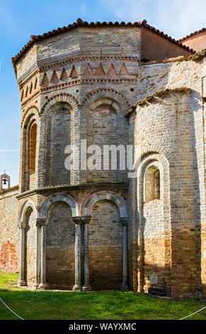 L'arrière de l'église Santa Fosca, l'île de Torcello, Laguna Veneto, Italie Banque D'Images