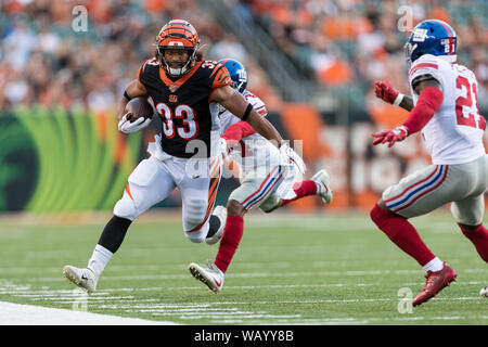 Cincinnati, États-Unis. Août 22, 2019. 22 août 2019 - active dans les années 1960 Rodney Anderson (33) se précipite au cours de la saison de football américain NFL action de jeu entre les Giants de New York et les Cincinnati Bengals au Stade Paul Brown à Cincinnati, OH. Adam Lacy/CSM Crédit : Cal Sport Media/Alamy Live News Banque D'Images