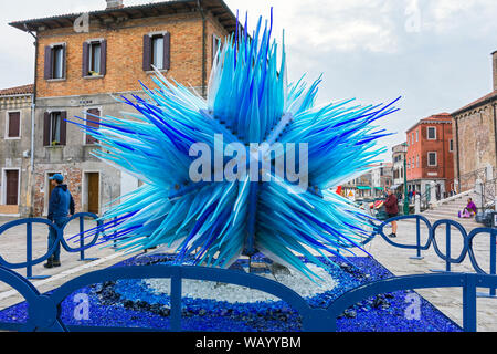 Sculpture en verre "Cometa di Vetro' (Comète Étoile de verre) par Simone Cenedese, Campo Santo Stefano, Murano, Laguna Veneto, Italie Banque D'Images