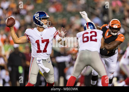 Cincinnati, États-Unis. Août 22, 2019. 22 août 2019 : New York Giants quarterback Kyle Lauletta (17) passe le ballon au cours de la saison de football américain NFL action de jeu entre les Giants de New York et les Cincinnati Bengals au Stade Paul Brown à Cincinnati, OH. Adam Lacy/CSM Crédit : Cal Sport Media/Alamy Live News Banque D'Images