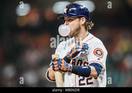 Houston, Texas, USA. Août 22, 2019. 22 août 2019 : droit des Houston Astros fielder Josh Reddick (22) se prépare à bat au cours de la jeu de la Ligue Majeure de Baseball entre les Tigers de Detroit et les Astros de Houston au Minute Maid Park de Houston, Texas. Houston Detroit défait 6-3. Prentice C. James/CSM Crédit : Cal Sport Media/Alamy Live News Banque D'Images