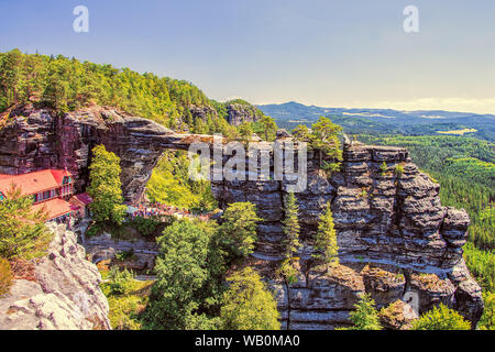 Pravcicka brana, rock gate, principal monument dans le Parc National de la Suisse tchèque, au nord de la République tchèque, à 150 km au nord de Prague. Banque D'Images