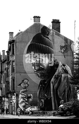 Glasgow, Scotland, UK - 22 juin 2019 : High Street Glasgow célèbre peinture murale d'un homme avec un merle sur son doigt par le célèbre artiste Bates (Smug) Banque D'Images