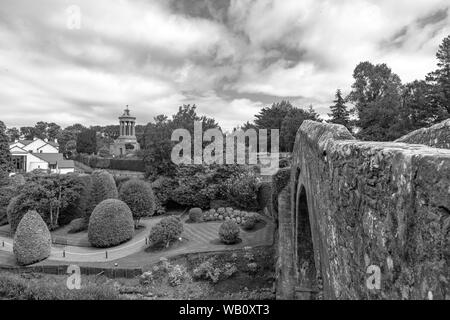 Alloway, Ecosse, UK - 19 juillet 2019 : Burns Memorial et le jardin de l'hôtel O Brog Doon à Alloway près d'Ayr en Écosse durant l'été mon Banque D'Images