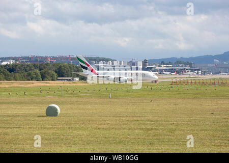 Emirates Airbus A380-800 beim Abflug vom Flughafen Zürich (ZRH). 15.08.2019 Banque D'Images