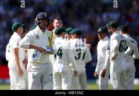 Jason Roy d'Angleterre (à droite) réagit après avoir été rejeté au cours de la deuxième journée de la troisième cendres test match à Headingley, Leeds. Banque D'Images