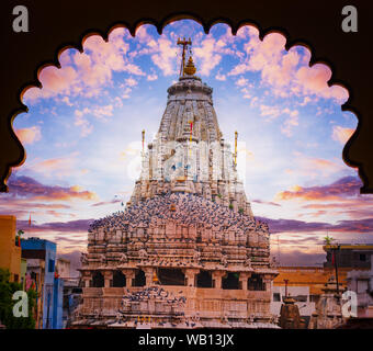 Jagdish temple pendant le coucher du soleil aussi appelé temple jagnath à Udaipur Rajasthan Inde Banque D'Images