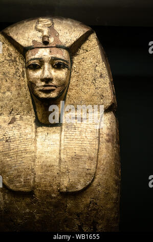 8 juin 2011 PARIS, France : pharaons égyptiens sarcophage expose au Musée du Louvre, l'un des plus célèbres dans l'exposition du Louvre. Banque D'Images