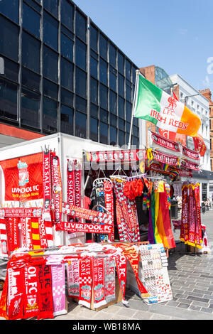 Liverpool football supporters stall à Whitechapel, Liverpool, Merseyside, England, United Kingdom Banque D'Images