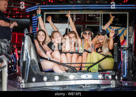 Leeds, UK. 23 août 2019. Soleil chaud comme la foule jouit de la première journée de festival de Leeds, Royaume-Uni. Credit : Andy Gallagher/Alamy Live News Banque D'Images