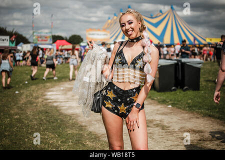 Leeds, UK. 23 août 2019. Soleil chaud comme la foule jouit de la première journée de festival de Leeds, Royaume-Uni. Credit : Andy Gallagher/Alamy Live News Banque D'Images